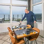 6 Person On A In Apartamento *