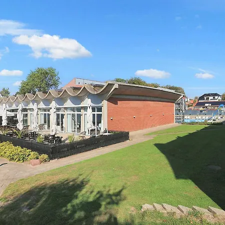 6 Person On A In 福堡