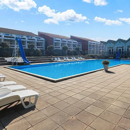 6 Person On A In 公寓 *