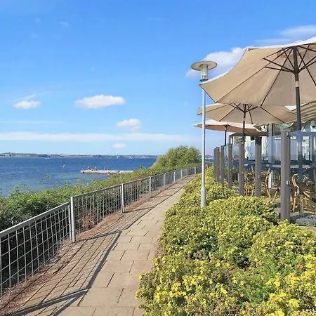 6 Person On A In * 福堡