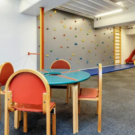 6 Person On A In Appartement *