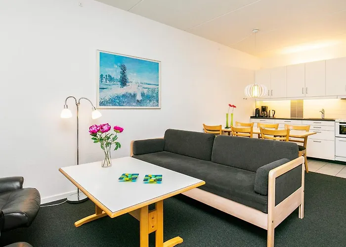 6 Person On A In 公寓